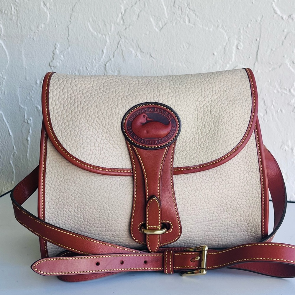 VINTAGE DOONEY AND BOURKE  BEIGE/CREAM ESSEX AWL SHOULDER CROSSBODY BAG TAN TRIM - Picture 3 of 16